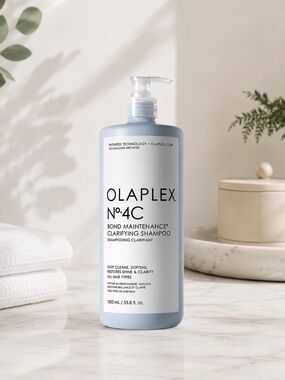OLAPLEX No. 4C Bond Maintenance Clarifying Shampoo 1000mL / 33.8oz | Salon Size